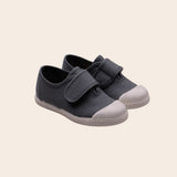 Deportiva piqué con velcro y puntera