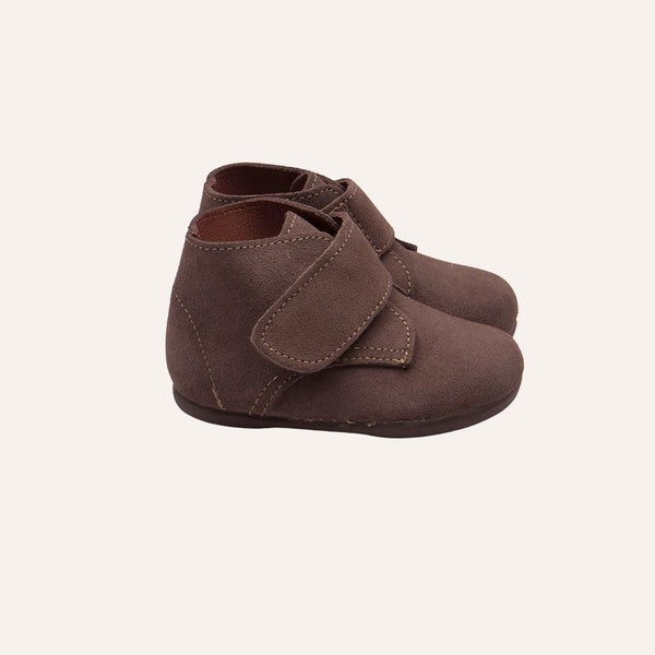 Bota serraje taupe respetuosa