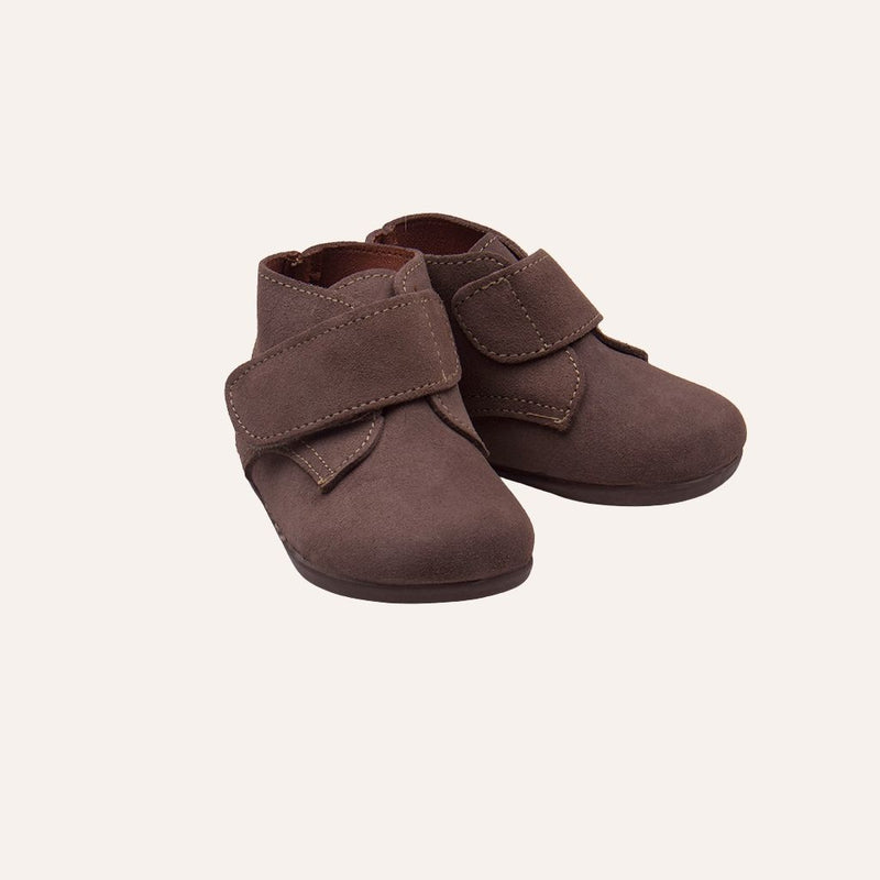Bota serraje taupe respetuosa
