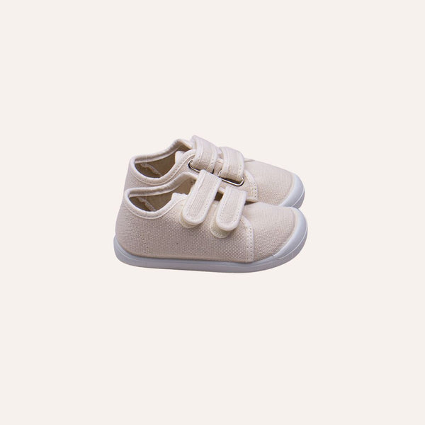 Tenis respetuoso dos velcros