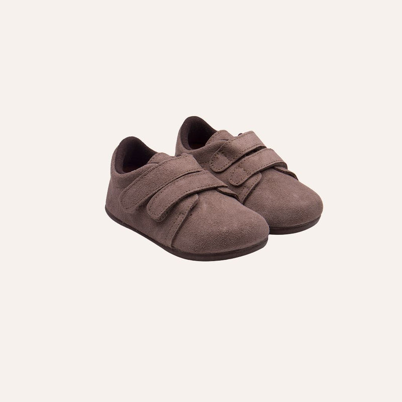 Zapato respetuoso dos velcros