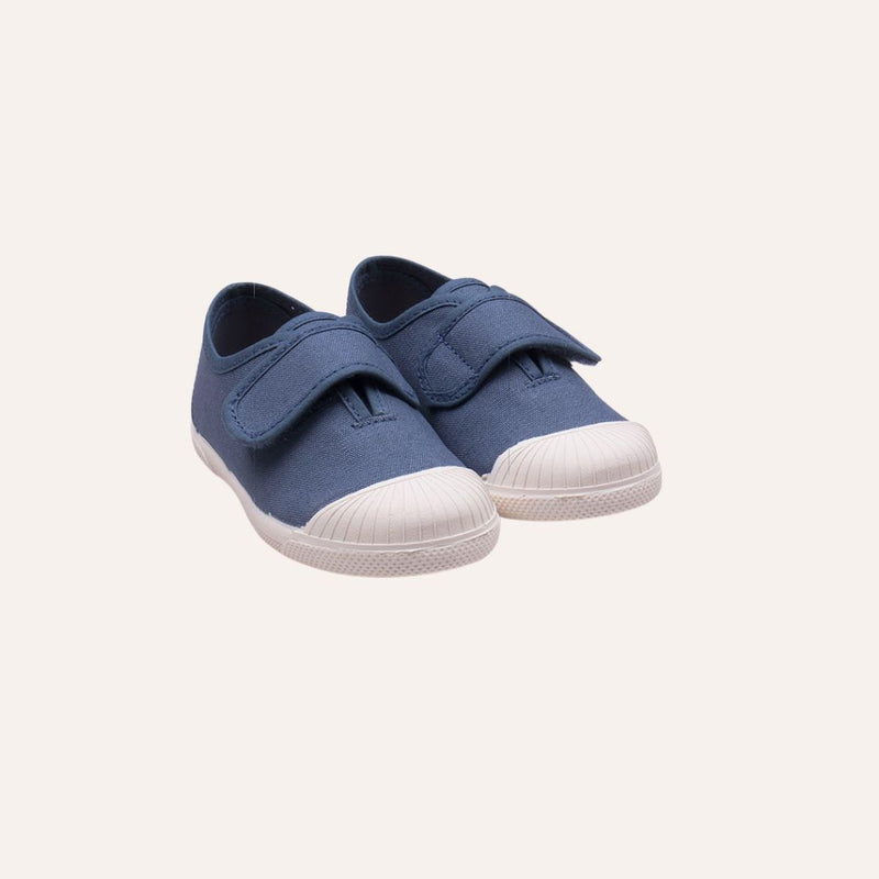 Deportiva piqué con velcro y puntera